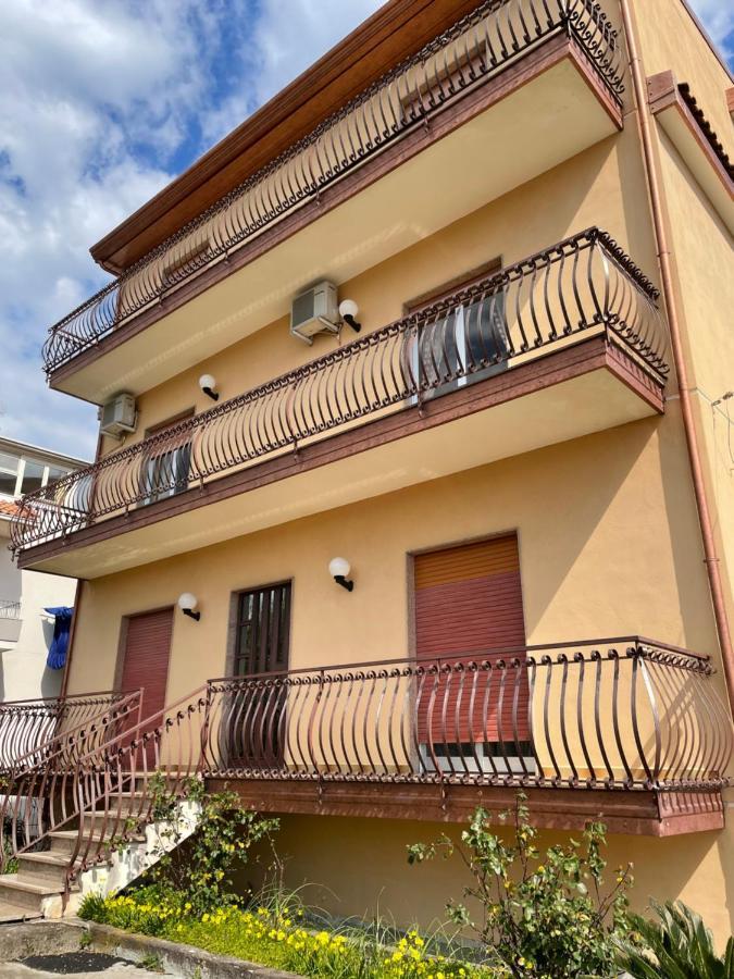 Апартаменты Pipa'S Suntrap Таормина Экстерьер фото